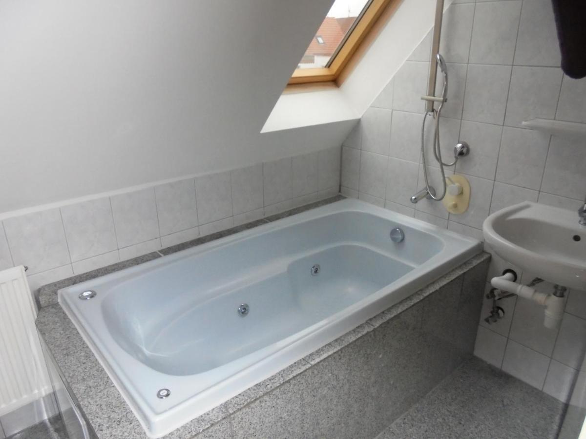 Apartmenthaus Am Schlosspark Schkopau Eksteriør bilde